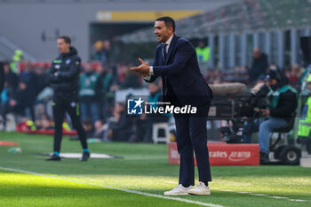 2023-12-17 - Raffaele Palladino Head Coach of AC Monza gestures during Serie A 2023/24 football match between AC Milan and AC Monza at San Siro Stadium, Milan, Italy on December 17, 2023 - AC MILAN VS AC MONZA - ITALIAN SERIE A - SOCCER