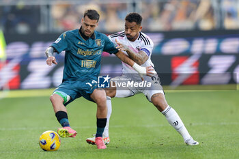 2023-12-23 - Frosinone's Italian midfielder Francesco Gelli challenges for the ball with Juventus' Brazilian defender Danilo during the Serie A football match between Frosinone Calcio vs Juventus FC at the Benito Stirpe stadium in Frosinone, Italy on December 23, 2023. - FROSINONE CALCIO VS JUVENTUS FC - ITALIAN SERIE A - SOCCER