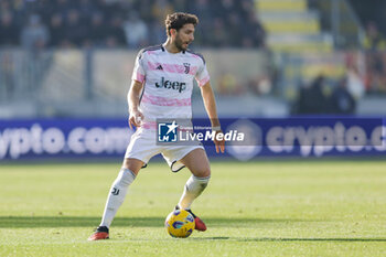 2023-12-23 - Juventus' ItalianM\ Manuel Locatelli controls the ball during the Serie A football match between Frosinone Calcio vs Juventus FC at the Benito Stirpe stadium in Frosinone, Italy on December 23, 2023. - FROSINONE CALCIO VS JUVENTUS FC - ITALIAN SERIE A - SOCCER