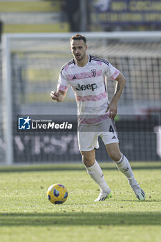 2023-12-23 - Juventus' Italian defender Federico Gatti controls the ball during the Serie A football match between Frosinone Calcio vs Juventus FC at the Benito Stirpe stadium in Frosinone, Italy on December 23, 2023. - FROSINONE CALCIO VS JUVENTUS FC - ITALIAN SERIE A - SOCCER