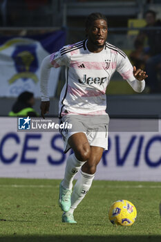 2023-12-23 - Juventus' English forward Samuel Iling Junior controls the ball during the Serie A football match between Frosinone Calcio vs Juventus FC at the Benito Stirpe stadium in Frosinone, Italy on December 23, 2023. - FROSINONE CALCIO VS JUVENTUS FC - ITALIAN SERIE A - SOCCER