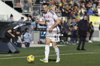 2023-12-23 - Juventus' Italian defender Federico Gatti controls the ball during the Serie A football match between Frosinone Calcio vs Juventus FC at the Benito Stirpe stadium in Frosinone, Italy on December 23, 2023. - FROSINONE CALCIO VS JUVENTUS FC - ITALIAN SERIE A - SOCCER