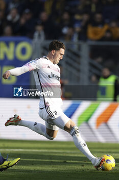 2023-12-23 - Juventus' Serbian forward Dusan Vlahovic controls the ball during the Serie A football match between Frosinone Calcio vs Juventus FC at the Benito Stirpe stadium in Frosinone, Italy on December 23, 2023. - FROSINONE CALCIO VS JUVENTUS FC - ITALIAN SERIE A - SOCCER