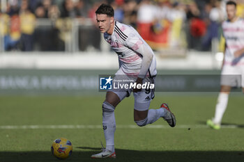 2023-12-23 - Juventus' Serbian forward Dusan Vlahovic controls the ball during the Serie A football match between Frosinone Calcio vs Juventus FC at the Benito Stirpe stadium in Frosinone, Italy on December 23, 2023. - FROSINONE CALCIO VS JUVENTUS FC - ITALIAN SERIE A - SOCCER