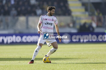 2023-12-23 - Juventus' Italian midfielder Manuel Locatelli controls the ball during the Serie A football match between Frosinone Calcio vs Juventus FC at the Benito Stirpe stadium in Frosinone, Italy on December 23, 2023. - FROSINONE CALCIO VS JUVENTUS FC - ITALIAN SERIE A - SOCCER