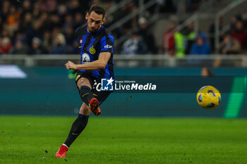 2023-12-23 - Hakan Calhanoglu of FC Internazionale seen in action during Serie A 2023/24 football match between FC Internazionale and US Lecce at Giuseppe Meazza Stadium, Milan, Italy on December 23, 2023 - INTER - FC INTERNAZIONALE VS US LECCE - ITALIAN SERIE A - SOCCER