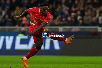 2023-12-23 - Lamerk Banda of US Lecce seen in action during Serie A 2023/24 football match between FC Internazionale and US Lecce at Giuseppe Meazza Stadium, Milan, Italy on December 23, 2023 - INTER - FC INTERNAZIONALE VS US LECCE - ITALIAN SERIE A - SOCCER