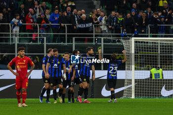 2023-12-23 - Nicolo Barella of FC Internazionale celebrates with his teammates after scoring a goal during Serie A 2023/24 football match between FC Internazionale and US Lecce at Giuseppe Meazza Stadium, Milan, Italy on December 23, 2023 - INTER - FC INTERNAZIONALE VS US LECCE - ITALIAN SERIE A - SOCCER