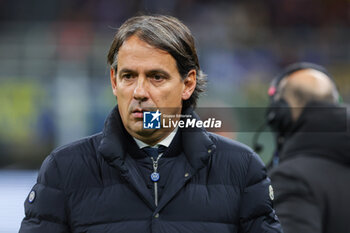 2023-12-23 - Simone Inzaghi Head Coach of FC Internazionale looks on during Serie A 2023/24 football match between FC Internazionale and US Lecce at Giuseppe Meazza Stadium, Milan, Italy on December 23, 2023 - INTER - FC INTERNAZIONALE VS US LECCE - ITALIAN SERIE A - SOCCER