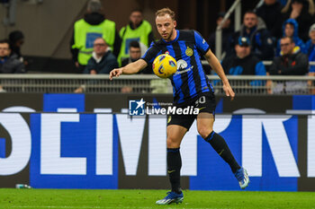 2023-12-23 - Carlos Augusto of FC Internazionale seen in action during Serie A 2023/24 football match between FC Internazionale and US Lecce at Giuseppe Meazza Stadium, Milan, Italy on December 23, 2023 - INTER - FC INTERNAZIONALE VS US LECCE - ITALIAN SERIE A - SOCCER
