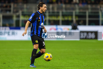 2023-12-23 - Matteo Darmian of FC Internazionale seen in action during Serie A 2023/24 football match between FC Internazionale and US Lecce at Giuseppe Meazza Stadium, Milan, Italy on December 23, 2023 - INTER - FC INTERNAZIONALE VS US LECCE - ITALIAN SERIE A - SOCCER