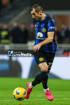 2023-12-23 - Henrikh Mkhitaryan of FC Internazionale seen in action during Serie A 2023/24 football match between FC Internazionale and US Lecce at Giuseppe Meazza Stadium, Milan, Italy on December 23, 2023 - INTER - FC INTERNAZIONALE VS US LECCE - ITALIAN SERIE A - SOCCER