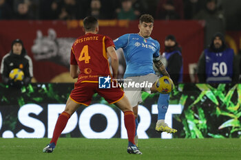 2023-12-23 - SSC Napoli's Italian defender Giovanni Di Lorenzo challenges for the ball with Roma’s Italian midfielder Bryan Cristante during the Serie A football match between AS Roma vs SSC Napoli Football Club at the Olimpico Stadium in Rome, Italy on December 23, 2023 - AS ROMA VS SSC NAPOLI - ITALIAN SERIE A - SOCCER