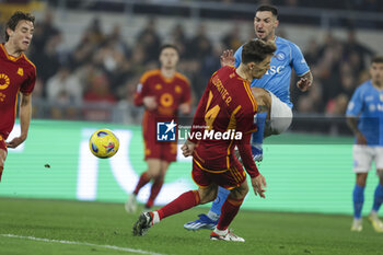 2023-12-23 - SSC Napoli's Italian forward Matteo Politano challenges for the ball with Roma’s Spanish defender Diego Llorente during the Serie A football match between AS Roma vs SSC Napoli Football Club at the Olimpico Stadium in Rome, Italy on December 23, 2023 - AS ROMA VS SSC NAPOLI - ITALIAN SERIE A - SOCCER