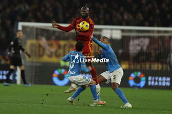 2023-12-23 - Roma’s Belgian forward Romelu Lukaku challenges for the ball with SSC Napoli's Brazilian defender Juan Jesus and SSC Napoli's Portuguese defender Mario Rui during the Serie A football match between AS Roma vs SSC Napoli Football Club at the Olimpico Stadium in Rome, Italy on December 23, 2023 - AS ROMA VS SSC NAPOLI - ITALIAN SERIE A - SOCCER