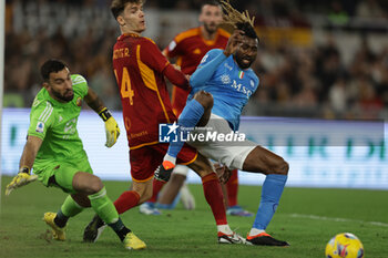 2023-12-23 - SSC Napoli's Cameroonian midfielder Andre Zambo Anguissa challenges for the ball with Roma’s Portuguese goalkeeper Rui Patricio during the Serie A football match between AS Roma vs SSC Napoli Football Club at the Olimpico Stadium in Rome, Italy on December 23, 2023 - AS ROMA VS SSC NAPOLI - ITALIAN SERIE A - SOCCER
