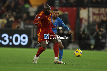 2023-12-23 - Roma’s Belgian forward Romelu Lukaku challenges for the ball with SSC Napoli's Brazilian defender Juan Jesus during the Serie A football match between AS Roma vs SSC Napoli Football Club at the Olimpico Stadium in Rome, Italy on December 23, 2023 - AS ROMA VS SSC NAPOLI - ITALIAN SERIE A - SOCCER