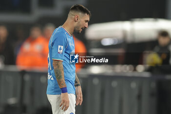 2023-12-23 - SSC Napoli's Italian forward Matteo Politano looks dejected during the Serie A football match between AS Roma vs SSC Napoli Football Club at the Olimpico Stadium in Rome, Italy on December 23, 2023 - AS ROMA VS SSC NAPOLI - ITALIAN SERIE A - SOCCER