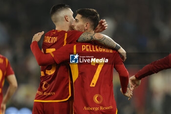 2023-12-23 - Roma’s Italian midfielder Lorenzo Pellegrini celebrates after scoring a goal during the Serie A football match between AS Roma vs SSC Napoli Football Club at the Olimpico Stadium in Rome, Italy on December 23, 2023 - AS ROMA VS SSC NAPOLI - ITALIAN SERIE A - SOCCER