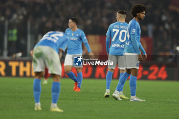2023-12-23 - SSC Napoli team looks dejected during the Serie A football match between AS Roma vs SSC Napoli Football Club at the Olimpico Stadium in Rome, Italy on December 23, 2023 - AS ROMA VS SSC NAPOLI - ITALIAN SERIE A - SOCCER