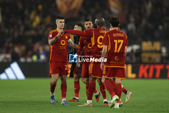 2023-12-23 - AS Roma celebrate victory match during the Serie A football match between AS Roma vs SSC Napoli Football Club at the Olimpico Stadium in Rome, Italy on December 23, 2023 - AS ROMA VS SSC NAPOLI - ITALIAN SERIE A - SOCCER