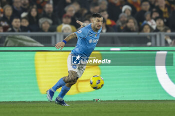 2023-12-23 - SSC Napoli's Italian forward Matteo Politano controls the ball during the Serie A football match between AS Roma vs SSC Napoli Football Club at the Olimpico Stadium in Rome, Italy on December 23, 2023 - AS ROMA VS SSC NAPOLI - ITALIAN SERIE A - SOCCER