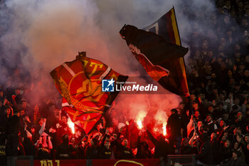 2023-12-23 - Fans of AS Roma set off flares during the Serie A football match between AS Roma vs SSC Napoli Football Club at the Olimpico Stadium in Rome, Italy on December 23, 2023 - AS ROMA VS SSC NAPOLI - ITALIAN SERIE A - SOCCER