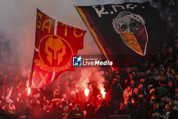 2023-12-23 - Fans of AS Roma set off flares during the Serie A football match between AS Roma vs SSC Napoli Football Club at the Olimpico Stadium in Rome, Italy on December 23, 2023 - AS ROMA VS SSC NAPOLI - ITALIAN SERIE A - SOCCER