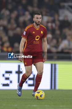 2023-12-23 - Roma’s Italian midfielder Bryan Cristante controls the ball during the Serie A football match between AS Roma vs SSC Napoli Football Club at the Olimpico Stadium in Rome, Italy on December 23, 2023 - AS ROMA VS SSC NAPOLI - ITALIAN SERIE A - SOCCER