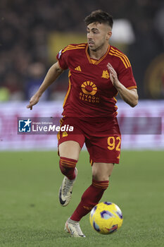 2023-12-23 - Roma’s Italian forward Stephan El Shaarawy controls the ball during the Serie A football match between AS Roma vs SSC Napoli Football Club at the Olimpico Stadium in Rome, Italy on December 23, 2023 - AS ROMA VS SSC NAPOLI - ITALIAN SERIE A - SOCCER