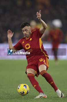 2023-12-23 - Roma’s Italian forward Stephan El Shaarawy controls the ball during the Serie A football match between AS Roma vs SSC Napoli Football Club at the Olimpico Stadium in Rome, Italy on December 23, 2023 - AS ROMA VS SSC NAPOLI - ITALIAN SERIE A - SOCCER