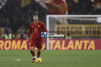 2023-12-23 - Roma’s Italian midfielder Lorenzo Pellegrini controls the ball during the Serie A football match between AS Roma vs SSC Napoli Football Club at the Olimpico Stadium in Rome, Italy on December 23, 2023 - AS ROMA VS SSC NAPOLI - ITALIAN SERIE A - SOCCER
