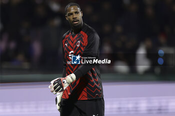 2023-12-22 - Milan’s French goalkeeper Mike Maignan looks during the Serie A football match between Unione Sportiva Salernitana vs AC Milan at the Arechi Stadium in Salerno on December 22, 2023. - US SALERNITANA VS AC MILAN - ITALIAN SERIE A - SOCCER