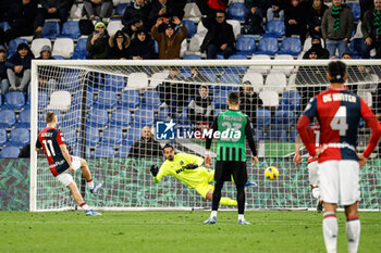 2023-12-22 - Albert Gudmundsson (Genoa) scores the penalty of 1-1 - US SASSUOLO VS GENOA CFC - ITALIAN SERIE A - SOCCER