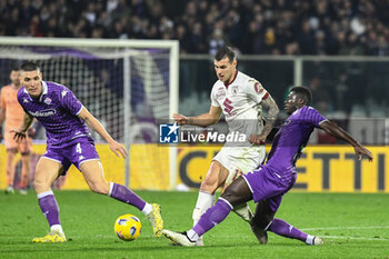 2023-12-29 - Torino's Pietro Pellegri thwarted by Fiorentina's Aldred Duncan and Fiorentina's Nikola Milenkovic - ACF FIORENTINA VS TORINO FC - ITALIAN SERIE A - SOCCER