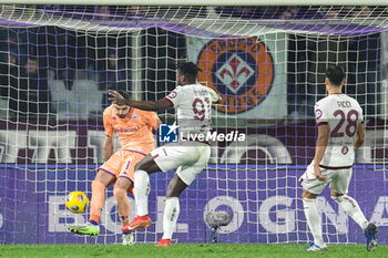 2023-12-29 - Fiorentina's Pietro Terracciano saves a goal on Torino's Duvan Zapata - ACF FIORENTINA VS TORINO FC - ITALIAN SERIE A - SOCCER