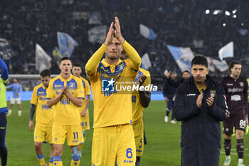 2023-12-29 - Frosinone Calcio greets the fans during the 18th day of the Serie A Championship between S.S. Lazio vs Frosinone Calcio, 29 December 2023 at the Olympic Stadium in Rome. - SS LAZIO VS FROSINONE CALCIO - ITALIAN SERIE A - SOCCER