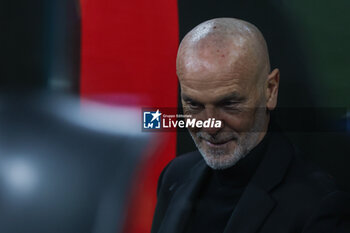 2023-12-30 - Stefano Pioli Head Coach of AC Milan looks on during Serie A 2023/24 football match between AC Milan and US Sassuolo at San Siro Stadium, Milan, Italy on December 30, 2023 - AC MILAN VS US SASSUOLO - ITALIAN SERIE A - SOCCER