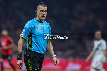 2023-12-30 - Referee Livio Marinelli seen in action during Serie A 2023/24 football match between AC Milan and US Sassuolo at San Siro Stadium, Milan, Italy on December 30, 2023 - AC MILAN VS US SASSUOLO - ITALIAN SERIE A - SOCCER