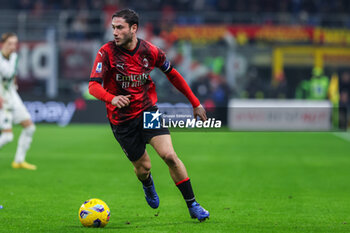 2023-12-30 - Davide Calabria of AC Milan seen in action during Serie A 2023/24 football match between AC Milan and US Sassuolo at San Siro Stadium, Milan, Italy on December 30, 2023 - AC MILAN VS US SASSUOLO - ITALIAN SERIE A - SOCCER