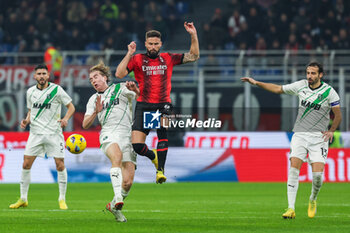 2023-12-30 - Olivier Giroud of AC Milan competes for the ball with Kristian Thorstvedt of US Sassuolo during Serie A 2023/24 football match between AC Milan and US Sassuolo at San Siro Stadium, Milan, Italy on December 30, 2023 - AC MILAN VS US SASSUOLO - ITALIAN SERIE A - SOCCER