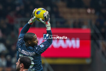 2023-12-30 - Mike Maignan of AC Milan seen in action during Serie A 2023/24 football match between AC Milan and US Sassuolo at San Siro Stadium, Milan, Italy on December 30, 2023 - AC MILAN VS US SASSUOLO - ITALIAN SERIE A - SOCCER