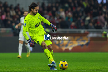 2023-12-30 - Andrea Consigli of US Sassuolo seen in action during Serie A 2023/24 football match between AC Milan and US Sassuolo at San Siro Stadium, Milan, Italy on December 30, 2023 - AC MILAN VS US SASSUOLO - ITALIAN SERIE A - SOCCER