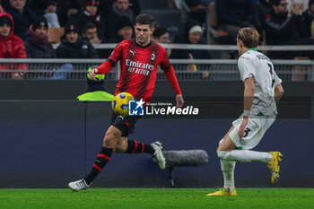 2023-12-30 - Christian Pulisic of AC Milan seen in action during Serie A 2023/24 football match between AC Milan and US Sassuolo at San Siro Stadium, Milan, Italy on December 30, 2023 - AC MILAN VS US SASSUOLO - ITALIAN SERIE A - SOCCER