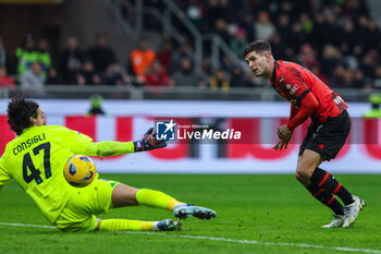2023-12-30 - Christian Pulisic of AC Milan scores a goal during Serie A 2023/24 football match between AC Milan and US Sassuolo at San Siro Stadium, Milan, Italy on December 30, 2023 - AC MILAN VS US SASSUOLO - ITALIAN SERIE A - SOCCER