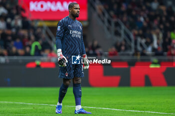2023-12-30 - Mike Maignan of AC Milan looks on during Serie A 2023/24 football match between AC Milan and US Sassuolo at San Siro Stadium, Milan, Italy on December 30, 2023 - AC MILAN VS US SASSUOLO - ITALIAN SERIE A - SOCCER