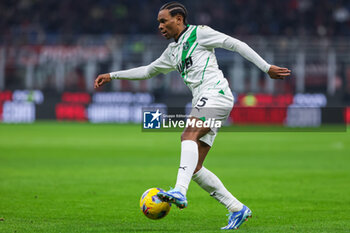2023-12-30 - Armand Lauriente of US Sassuolo seen in action during Serie A 2023/24 football match between AC Milan and US Sassuolo at San Siro Stadium, Milan, Italy on December 30, 2023 - AC MILAN VS US SASSUOLO - ITALIAN SERIE A - SOCCER