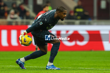 2023-12-30 - Mike Maignan of AC Milan seen in action during Serie A 2023/24 football match between AC Milan and US Sassuolo at San Siro Stadium, Milan, Italy on December 30, 2023 - AC MILAN VS US SASSUOLO - ITALIAN SERIE A - SOCCER