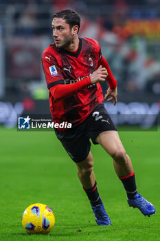 2023-12-30 - Davide Calabria of AC Milan seen in action during Serie A 2023/24 football match between AC Milan and US Sassuolo at San Siro Stadium, Milan, Italy on December 30, 2023 - AC MILAN VS US SASSUOLO - ITALIAN SERIE A - SOCCER