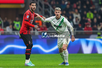 2023-12-30 - Andrea Pinamonti of US Sassuolo competes with Theo Hernandez of AC Milan during Serie A 2023/24 football match between AC Milan and US Sassuolo at San Siro Stadium, Milan, Italy on December 30, 2023 - AC MILAN VS US SASSUOLO - ITALIAN SERIE A - SOCCER